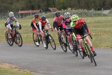 Isabella Johnson leads a group of racing cyclists